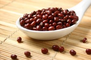 Tắm bột đậu đỏ bao lâu thì trắng? Review kinh nghiệm tắm trắng thực tế