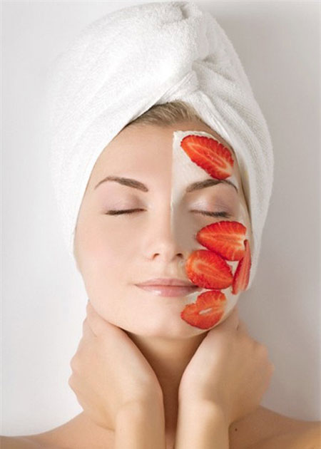 Mách chị em bí quyết làm trắng da với dâu tây