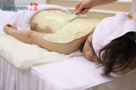 Phụ nữ mang thai có nên tắm trắng không?