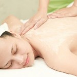Da sáng mịn bằng việc tắm trắng tại nhà với cám gạo